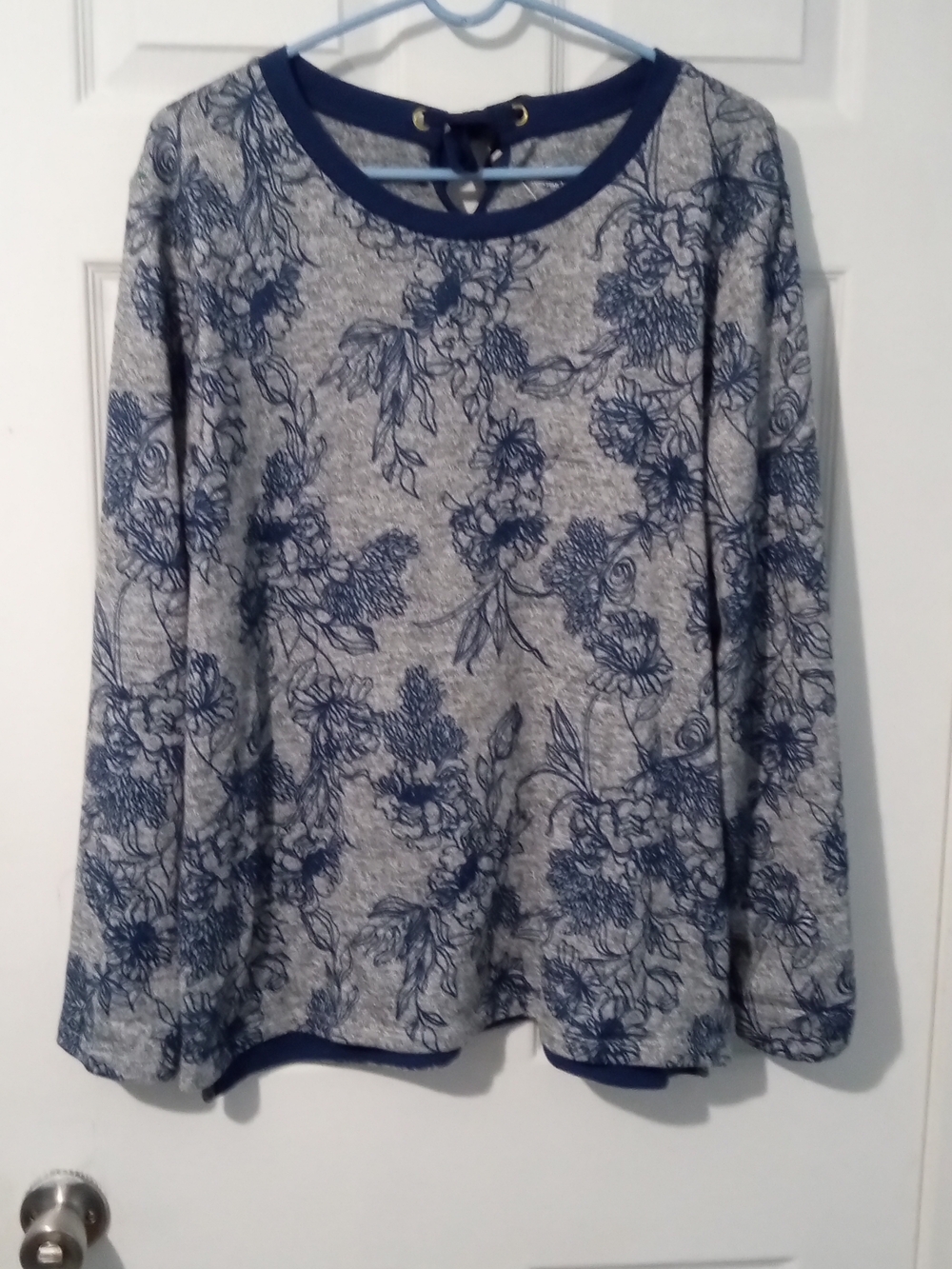 St. John's Bay Navy Floral on Gray Long-Sleeve Knit Top